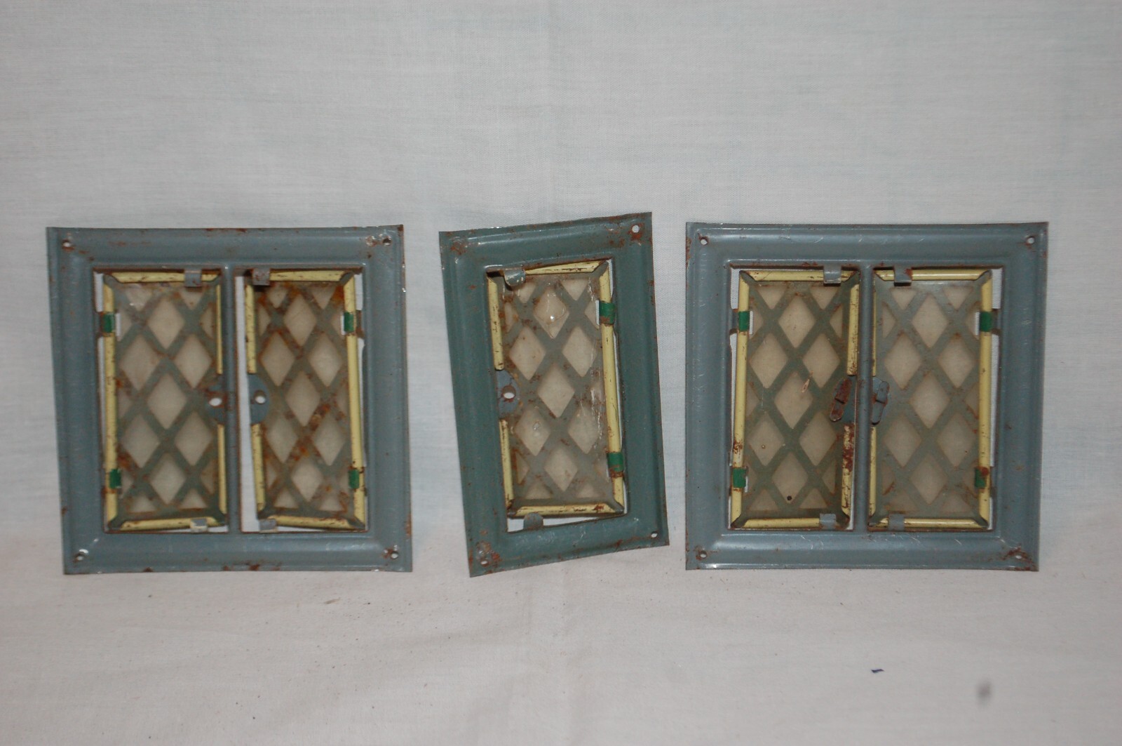 LINES BROS, TRIANG 1930'S VINTAGE METAL DOLLS HOUSE WINDOWS AND DOORS