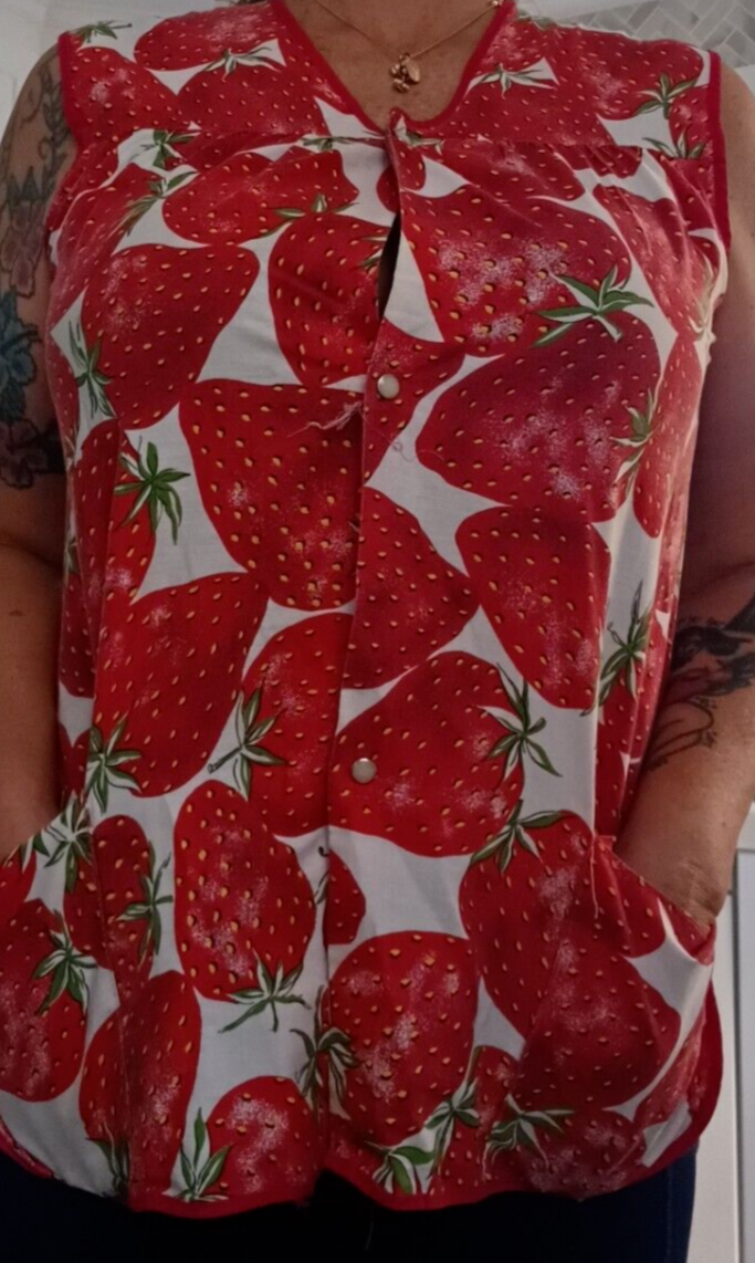 Artistic creations Strawberry sleevsless smock