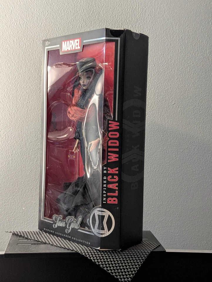 Figura Muñeca de Acción Madame Alexander - Fan Girl - Black Widow 13.5" Nueva en Caja Foto 2 de 4