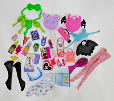 Mattel - Monster High - G3 - Large Lot of Miscellaneous Accessories