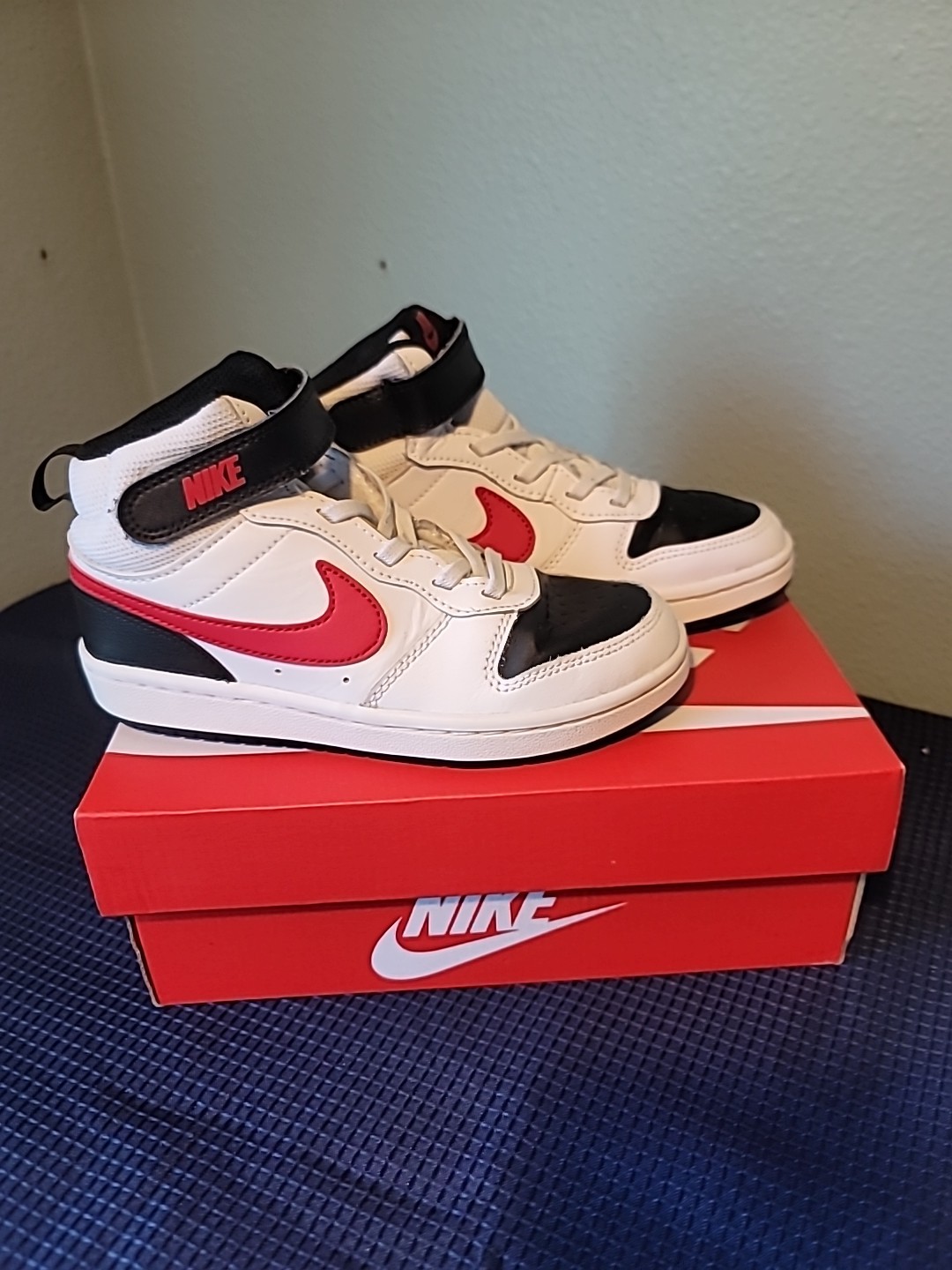 Nike Court Borough Mid 2  Color  Black White And Red Size 13c Kids