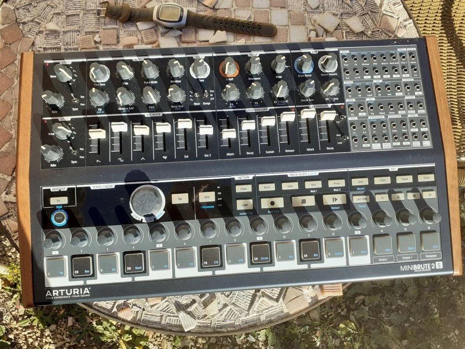 Arturia Minibrute 2S - Photo 2/4