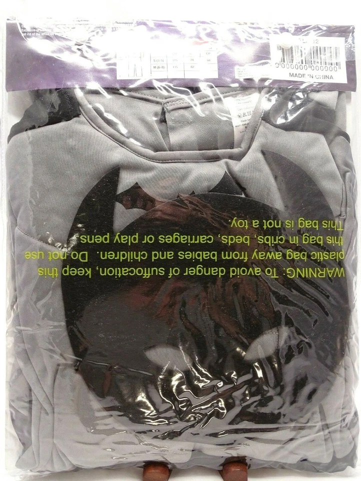 DISFRAZ DE SUPERHÉROE INFANTIL CON MONO/CAPA/MÁSCARA. S(3-5). GRIS/NEGRO. ORIGIN $30 AHORA $20 Foto 3 de 4