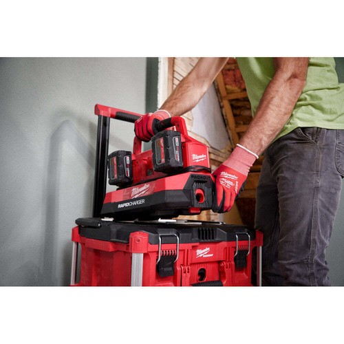 Milwaukee 48-59-1865POC M18 18V PACKOUT Caricatore rapido con 2-M18 C6.0 /2-M18 XC5.0 - Foto 9 di 9
