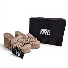 NUEVO EN CAJA Madden NYC Mujer’s Flecos Boho Cuña Deslizable Sandalia Plataforma Talla 6, 7 Taupe