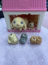 Little Live Pets Mama Surprise Minis BUNNY Set - 4 Mom Babies w/ Carrier Toy