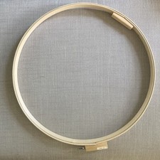 Frank A. Edmunds 18-inch Round Wood Quilt Hoop, 5597