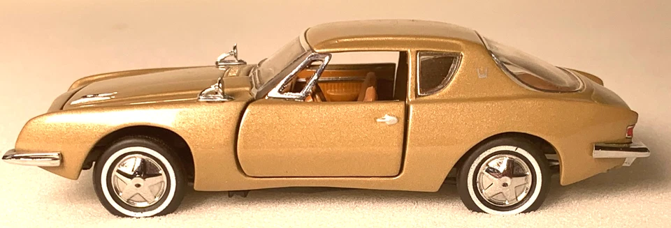 Franklin Mint 1963 Studebaker Avanti escala 1:43 INV# 4008 S3-3 Foto 3 de 4