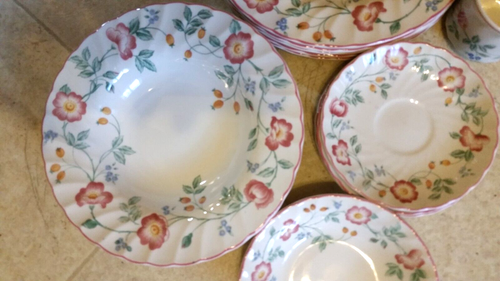 Churchill Staffordshire Fine English Tableware Set of 14 Plate, Bowl, Teacup - Picture 3 of 4