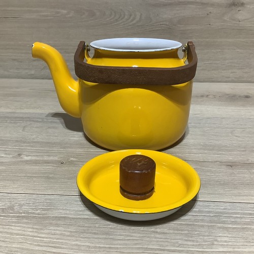 Vintage MCM Yellow Enamel Tea Kettle Small With Lid and Wood Handle EnamelWare - Picture 7 of 11