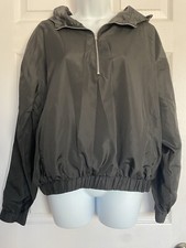 Women  s Forever 21 Black Pullover Active Jacket Size Medium With Pockets