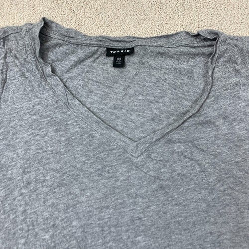 Torrid T-Shirt Women's Size 00 Short Sleeve Heather Gray V-Neck - Picture 2 of 8
