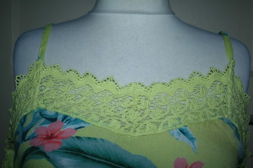 SIZE 16 LIME FLORAL TOP WITH OFF THE SHOULDER SLEEVES - Picture 2 of 6
