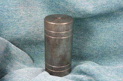 Plumb Bob zylindrische Konstruktion. Integrierter Kopf. Integriertes Kopfblei