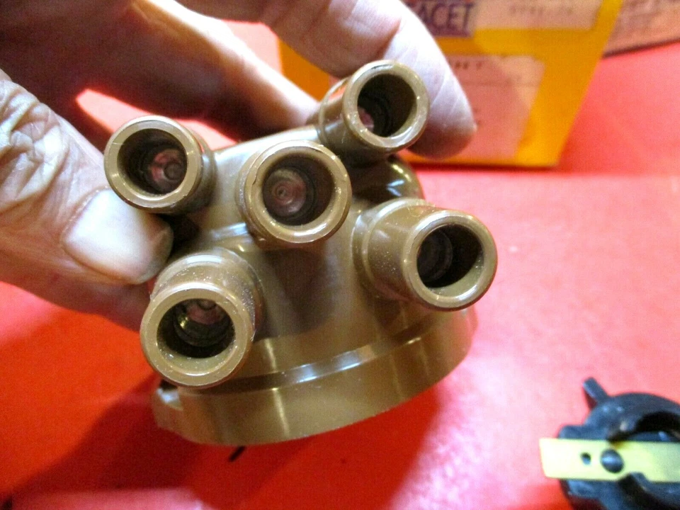 RENAULT LECAR-R5--1976-1984-PEUGEOT 504 1978-79 -TAPA DISTRIBUIDOR Y ROTOR Foto 2 de 3