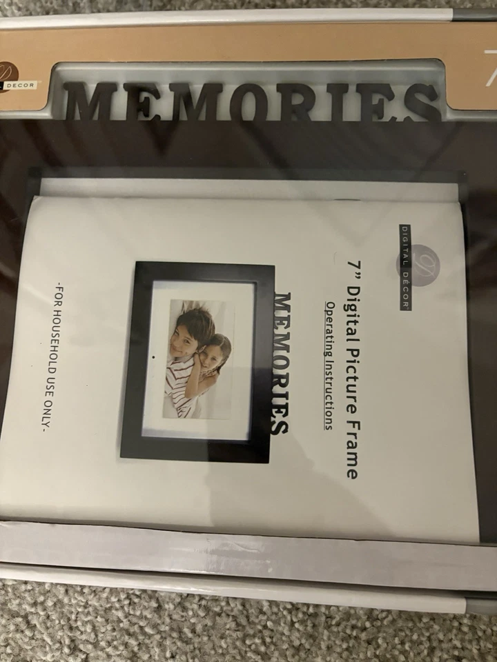 Digital Décor 7” Digital Picture Frame Gift Set – NEW / Sealed - Image 4 of 4