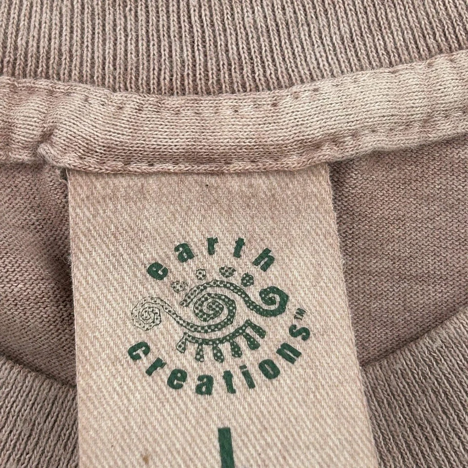 Camiseta Earth Creations Ponto Único - Algodão Marrom Grande - Imagem 3 de 4