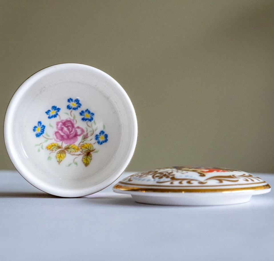Royal Collection fine bone china pill trinket box The Queen Mother 1900-2002 - Image 3 of 4