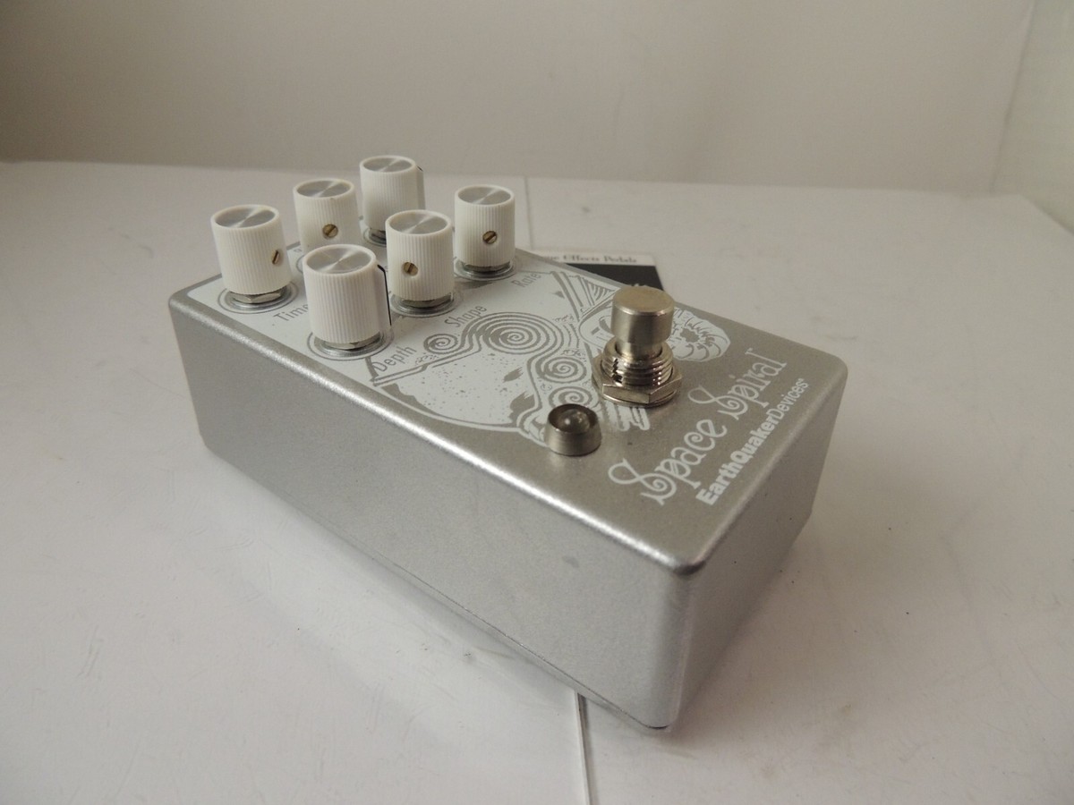 ギター EARTHQUAKER DEVICES Space Spiral Space Spiral Modulated Delay Device — EarthQuaker Devices