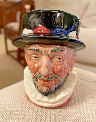 ROYAL DOULTON BEEFEATER FIGUR KRUG D6251 - KLEINE GRÖSSE