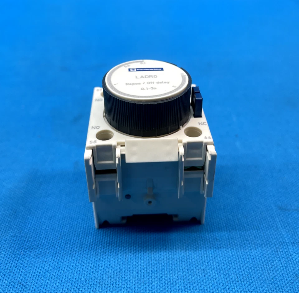 Telemcanique LADR0 .3-3 Second Delay Timer Module - Image 3 of 4