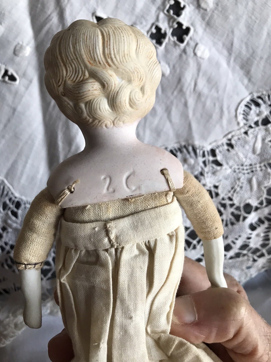 RARE POUPÉE PORCELAINE minuscule type googlie dans oeuf décoré époque