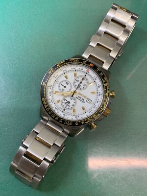 Seiko V172-0AC0 Solar Chronograph Mens Watch White Dial
