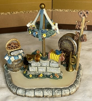 Goebel Hummel Marktplace & accessory package
