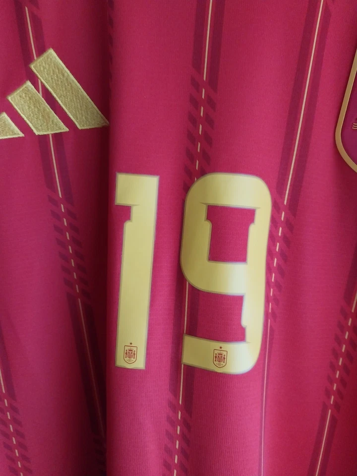 maillot Espagne 2026 2xl porté rouge et marine adidas avec flocage 19 de Lamine - Photo 3/4