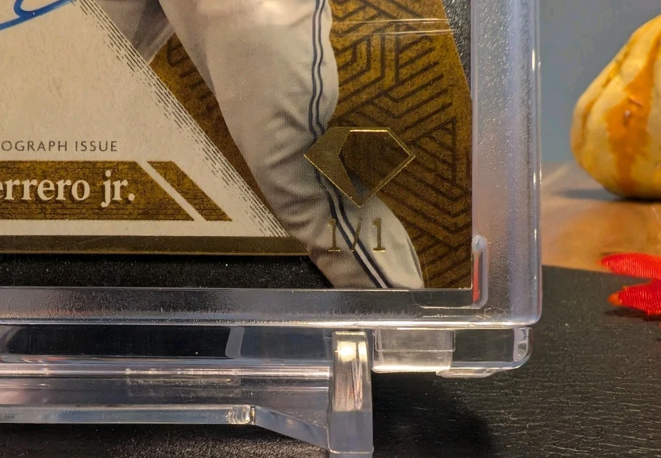 2024 Topps Diamond Icons Vladimir Guerrero Jr 1/1 Auto Diamond Relic Blue Jays💎 - Image 2 of 4