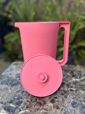Tupperware Classic Pitcher Pink, 1 Gallon Capacity! FREE SHIPPING