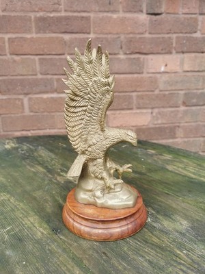 Vintage Messing fliegender Adler Statue Holzsockel Briefbeschwerer Sammlerstück Vogel 