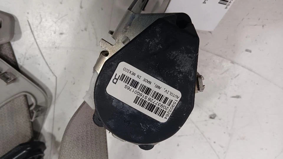 Cinturón de seguridad trasero Chevy Traverse 2010 2011 2012 2013 Foto 4 de 4