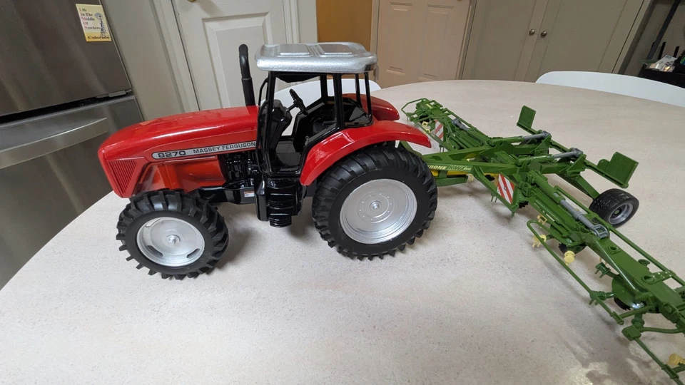 Mint JLE Ertl 1/16 Massey Ferguson 8270 Tractor plus Bruder Krone KWT Tedder - Image 4 of 4