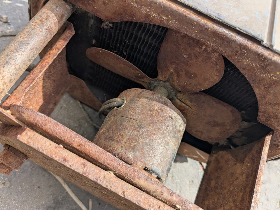 Vintage FORD DELUXE Underdash Heater Core Car Part Untested Restoration/Display - Image 4 of 4