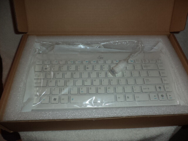 New In Box, Asus Eee Standard Keyboard, USB Corded, White Model EK-C1