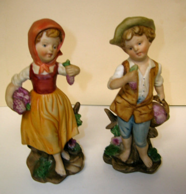 Figurines Farm Children Resting on Stumps Picking Grapes 6'' Tall Home Interior