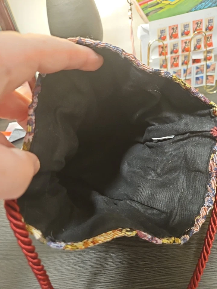 Italian made Floral Tapestry Handbag With Drawstring Closure - Image 4 of 4