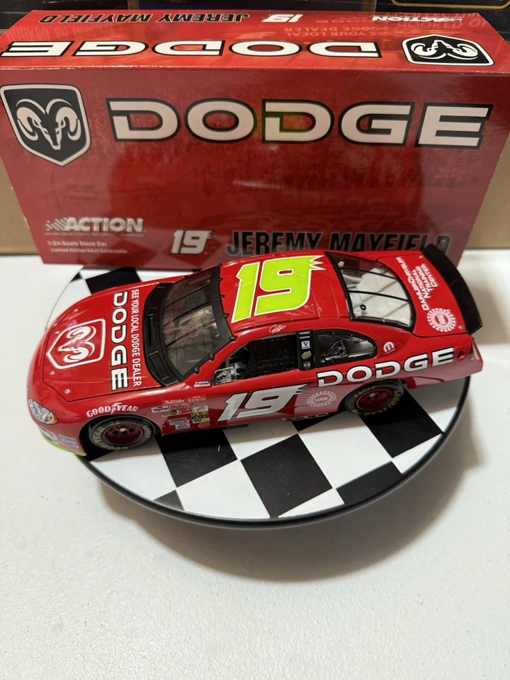 Jeremy Mayfield #19 Dodge 2003 1/24 Nascar Diecast - Image 2 of 4