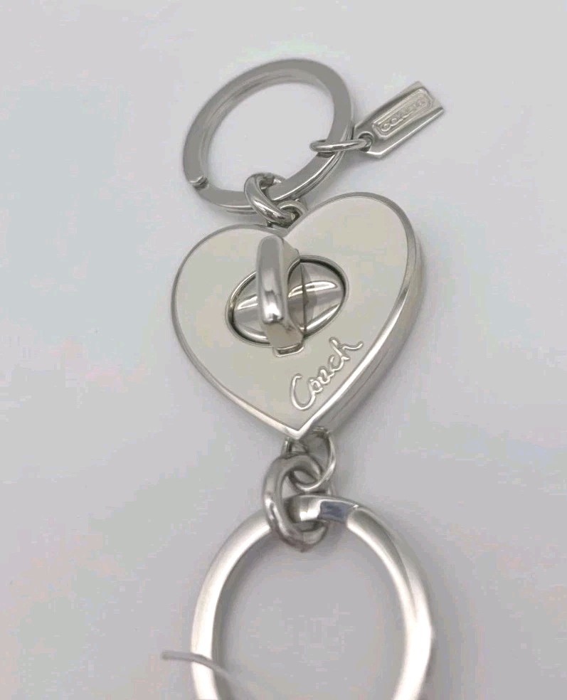 COACH RARE HEART TURN LOCK Valet Key Fob/Ring Enamel White NWT #65820