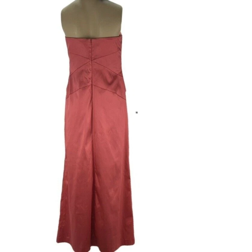 Vestido de noche Phoebe Couture rojo satinado sin tirantes Foto 2 de 4