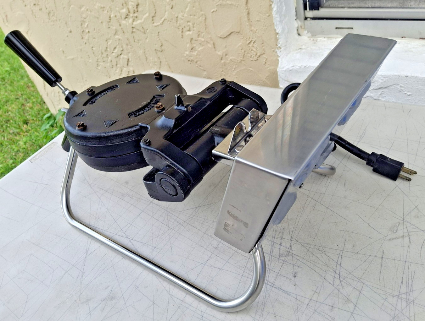 Golden Malted Carbon's Belgium Waffle Maker 120V Iron BakerModel RT-P commercial