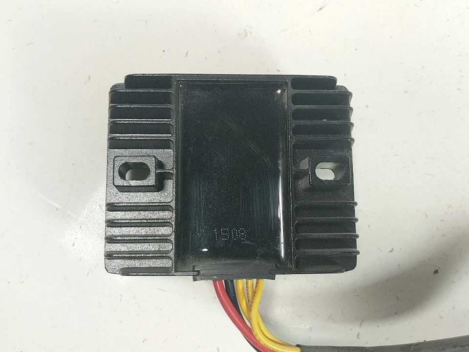 01 02 Rectificador Regulador de Voltaje Suzuki GSXR1000 1508 Foto 4 de 4