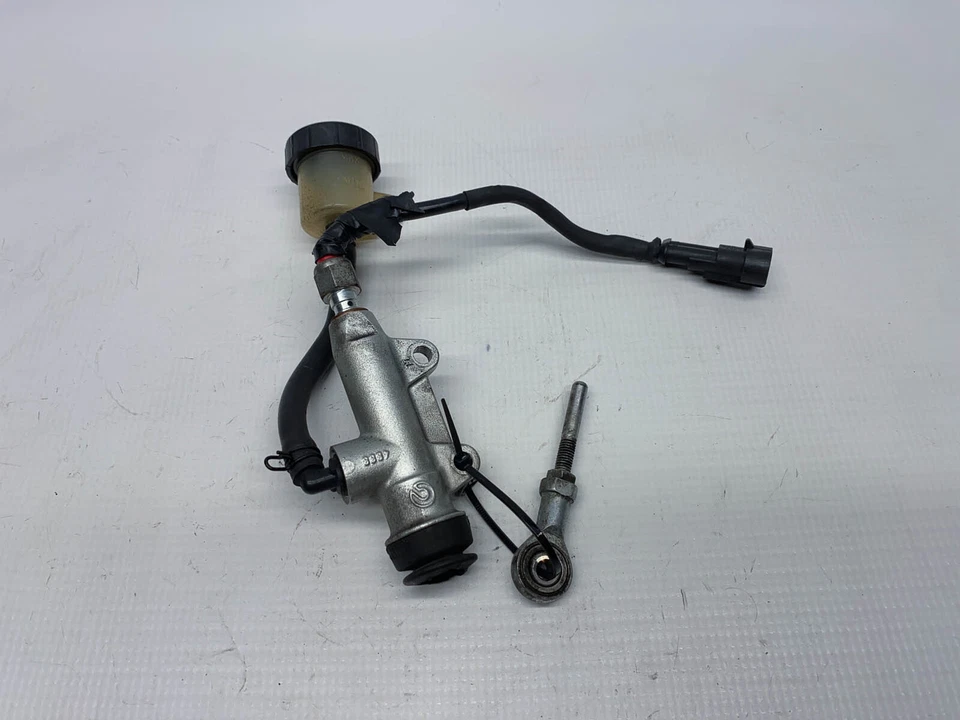 Cilindro de freno trasero Ducati Hypermotard 1100 Brembo freno trasero maestro (1) 08 Foto 3 de 3