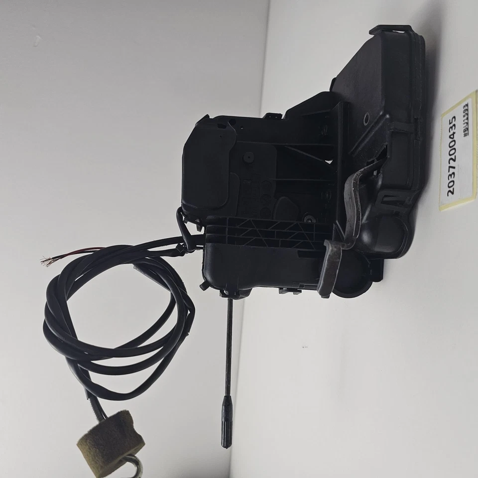 Mercedes-Benz C32 AMG 2001-2007 cerradura puerta actuador motor delantero derecho 2037200435 Foto 2 de 4