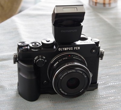 Olympus PEN F Digitalkamera + Olympus 17 mm + Zubehörpaket