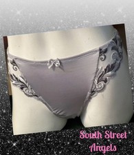 VINTAGE SOMA SILVER / EXCALIBUR SENSUOUS LACE THONG PANTIES MEDIUM