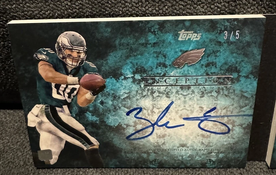 Folleto de parche Jumbo Topps Inception 2013 Zach Ertz automático novato 3/5 Foto 3 de 4