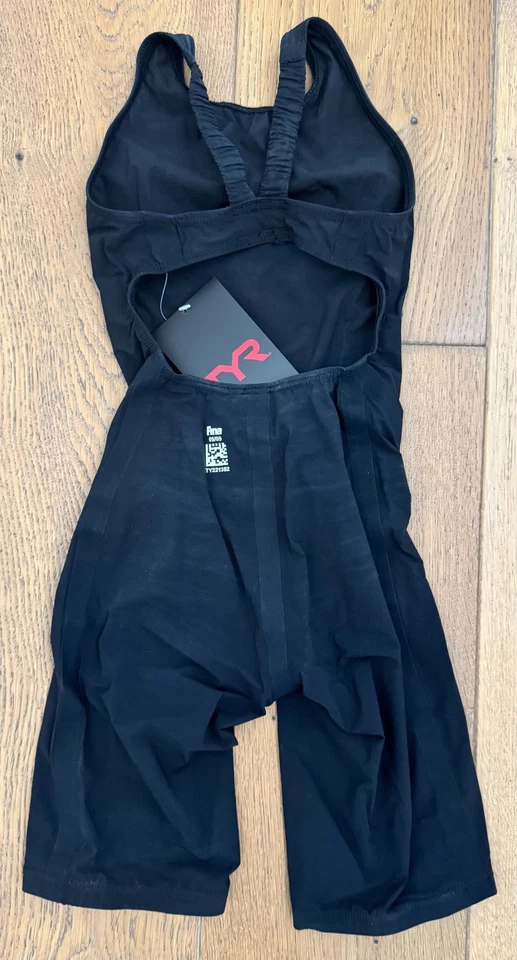 TYR 女式 26 黑色 Tracer B 系列 Aeroback 游泳短约翰美国制造全新盒装 — 第 2/4 张图片