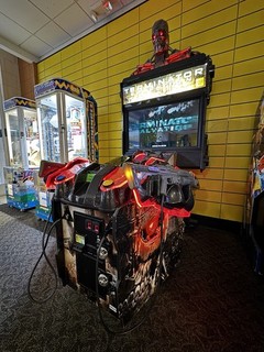 Raw Thrills Terminator Salvation Deluxe Arcade 42" LCD Shooting Game! NO RESERVE